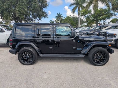 Used 2025 Jeep Wrangler Unlimited Sahara AWD/4WD image 5