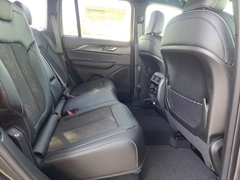 New 2025 Jeep Grand Cherokee Altitude image 5