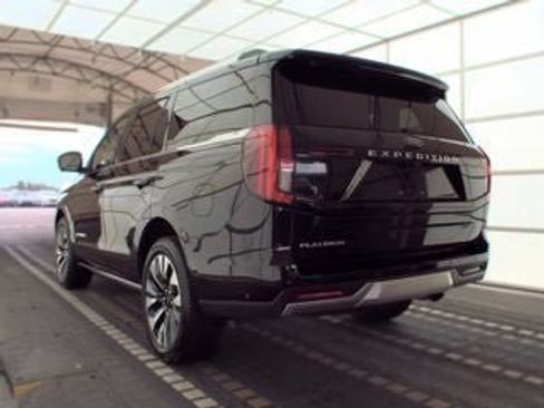 Used 2025 Ford Expedition Platinum w/ Driver's Package AWD/4WD image 10