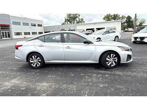 Used 2024 Nissan Altima 2.5 S image 8