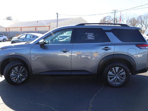 Used 2024 Nissan Pathfinder SV image 5
