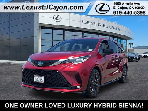 Used 2021 Toyota Sienna XSE w/ XSE Plus Package FWD image 1