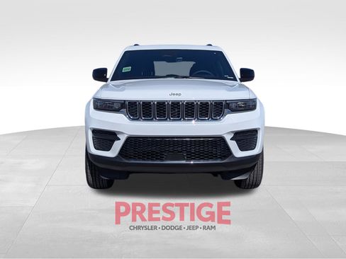 New 2025 Jeep Grand Cherokee 4WD image 2
