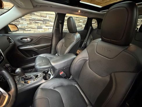 Used 2021 Jeep Cherokee Limited image 12