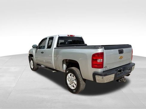 Used 2013 Chevrolet Silverado 2500 LT w/ Interior Plus Package AWD/4WD image 5