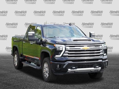Used 2024 Chevrolet Silverado 2500 High Country w/ Technology Package AWD/4WD image 2