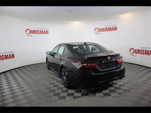 Used 2021 Toyota Camry SE image 10