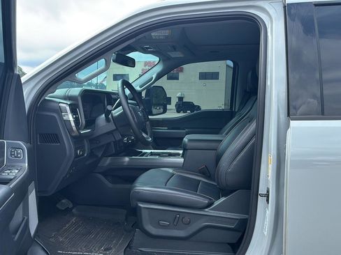 Used 2025 Ford F250 Lariat w/ Lariat Ultimate Package AWD/4WD image 9