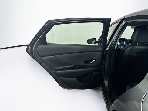 Used 2025 Hyundai Elantra Limited FWD image 28