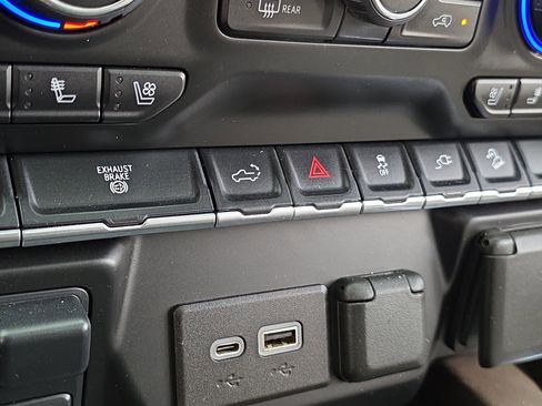 Used 2021 Chevrolet Silverado 2500 LTZ image 27