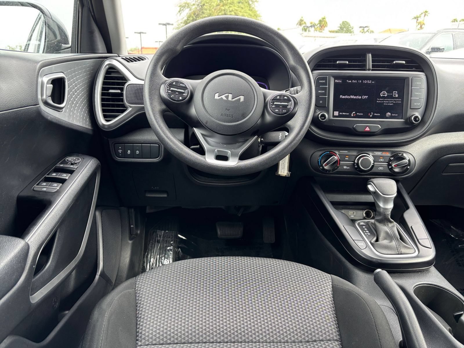 Used 2025 Kia Soul LX w/ LX Technology Package FWD image 31