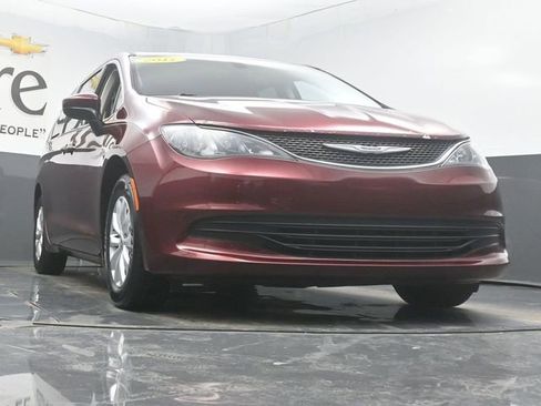 Used 2017 Chrysler Pacifica Touring w/ Tire & Wheel Group image 3