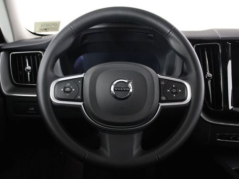 Used 2025 Volvo XC60 B5 Core AWD/4WD image 8