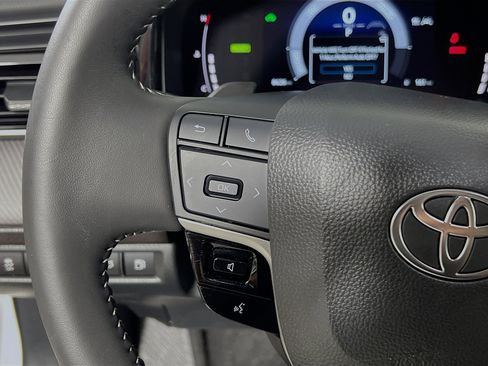 Used 2025 Toyota Camry SE image 19