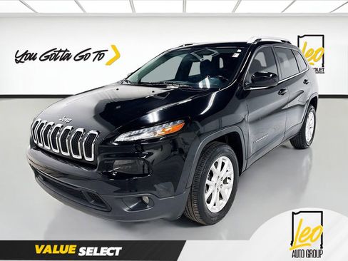 Used 2017 Jeep Cherokee Latitude w/ Cold Weather Group FWD image 1