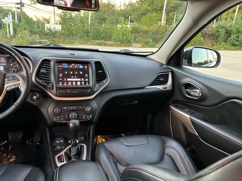 Used 2018 Jeep Cherokee Limited image 27