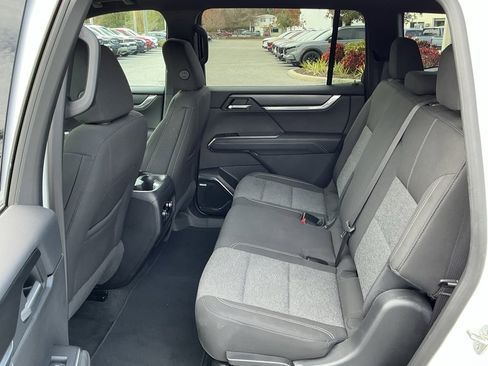 Used 2025 GMC Acadia Elevation image 29