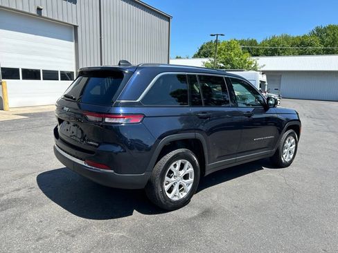 Used 2023 Jeep Grand Cherokee Limited AWD/4WD image 3