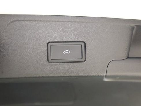 Used 2024 Volkswagen Atlas Cross Sport SEL R-Line image 31