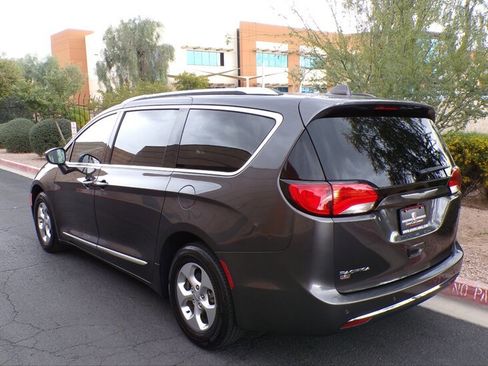 Used 2017 Chrysler Pacifica Touring-L Plus image 7