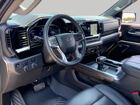 Used 2025 Chevrolet Silverado 1500 LT Trail Boss w/ Convenience Package II AWD/4WD image 18