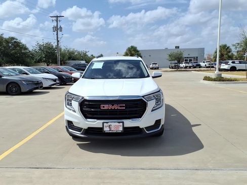 Used 2022 GMC Terrain SLE w/ Driver Convenience Package FWD image 8