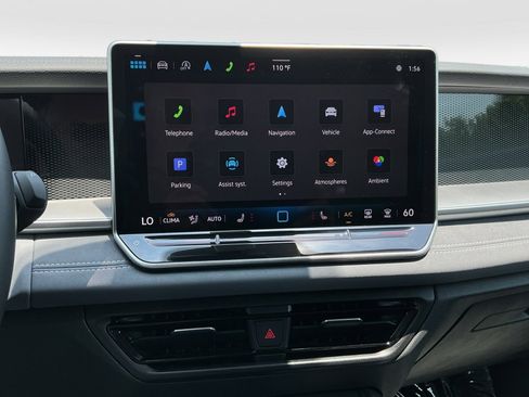 Certified 2025 Volkswagen Tiguan SE image 17