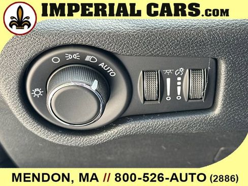 New 2027 Chrysler Pacifica Select AWD/4WD image 24