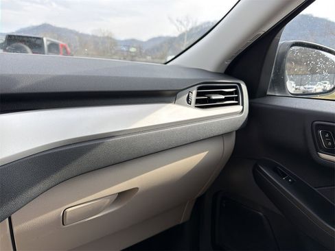 Used 2022 Ford Escape SE image 22