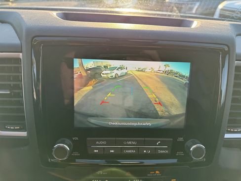 Used 2024 Nissan Frontier SV w/ SV Convenience Package image 14