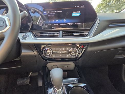 Certified 2025 Chevrolet Trax LT w/ LT Convenience Package image 30