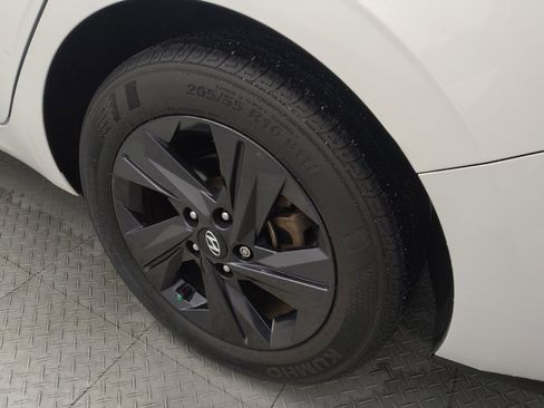 Used 2022 Hyundai Elantra SEL image 31