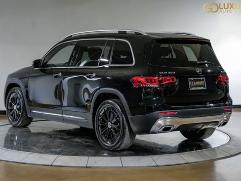 Used 2023 Mercedes-Benz GLB 250 4MATIC w/ Premium Package image 12