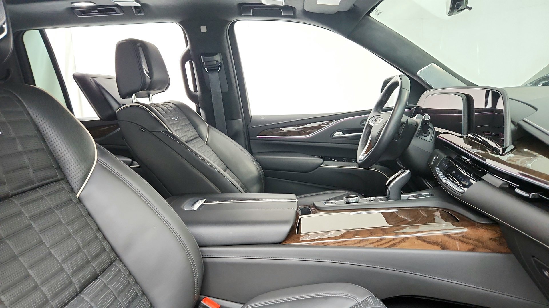 Used 2023 Cadillac Escalade ESV Sport Platinum w/ LPO, ONYX Package AWD/4WD image 28
