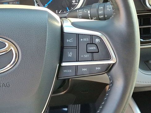 Used 2021 Toyota Highlander LE image 23