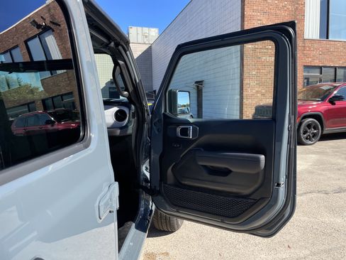 Used 2025 Jeep Wrangler Sport S w/ Convenience Group image 9