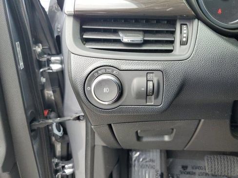 Used 2019 Buick Envision Essence FWD image 33