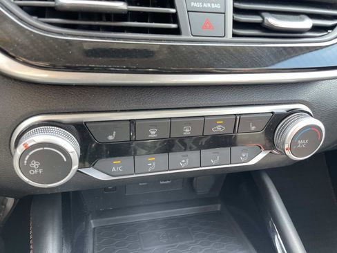 Used 2023 Nissan Altima 2.5 SR w/ SR Premium Package FWD image 16