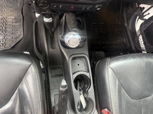 Used 2015 Jeep Wrangler Unlimited Rubicon AWD/4WD image 21