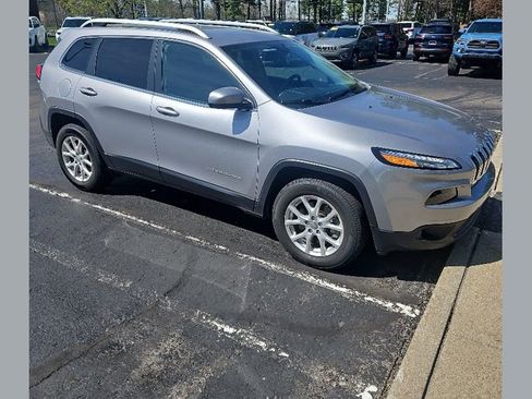 Used 2018 Jeep Cherokee Latitude w/ Cold Weather Group AWD/4WD image 1