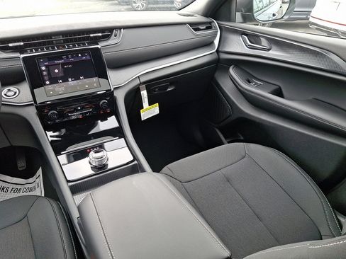 New 2025 Jeep Grand Cherokee Laredo X image 11