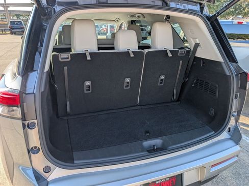 Used 2025 Nissan Pathfinder SL AWD/4WD image 29