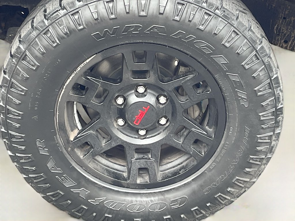 Used 2018 Toyota 4Runner TRD Off-Road Premium AWD/4WD image 31