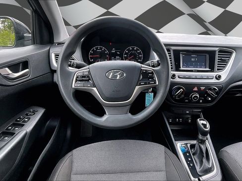 Used 2022 Hyundai Accent SE FWD image 5