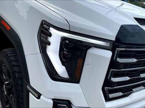 Used 2024 GMC Sierra 2500 AT4 w/ AT4 Premium Plus Package AWD/4WD image 32