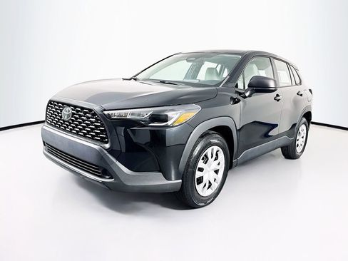 Used 2023 Toyota Corolla Cross L image 3