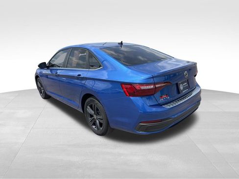 Certified 2022 Volkswagen Jetta SE w/ Panoramic Sunroof Package FWD image 5