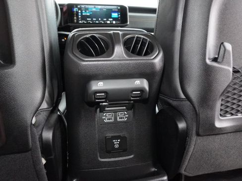 Used 2026 Jeep Wrangler Unlimited Sahara AWD/4WD image 27