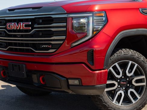Used 2023 GMC Sierra 1500 AT4 w/ AT4 Preferred Package AWD/4WD image 8
