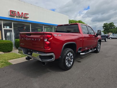 Used 2022 Chevrolet Silverado 2500 LT AWD/4WD image 3